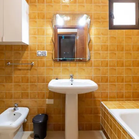 Pink Villamediterraneo Вилла Торевьиа