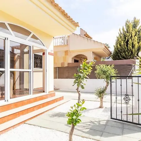 Pink Villamediterraneo - Winter By The Sea 빌라