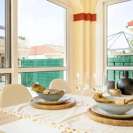 Pink Villamediterraneo - Winter By The Sea